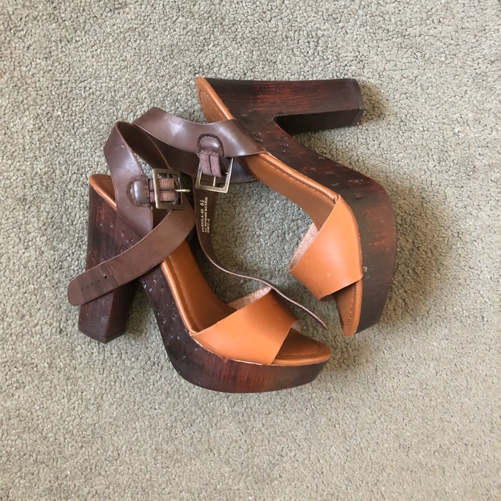 Block sandal heels